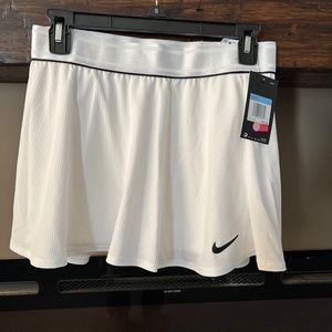 Nike Tennis Skirt size med. nwt